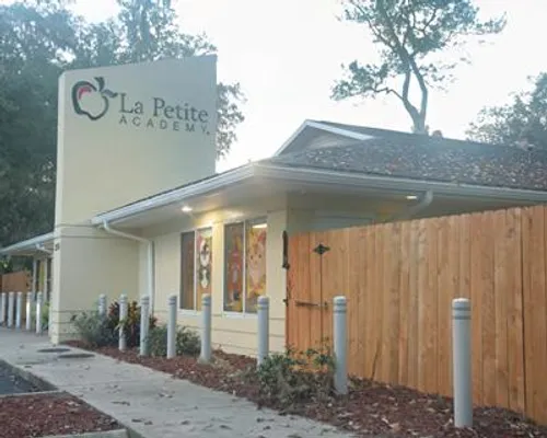La Petite Academy