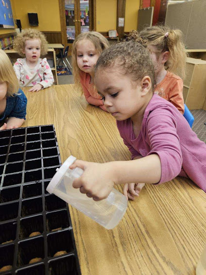 SMALL WONDERS DISCOVERY & LEARNING CENTER
